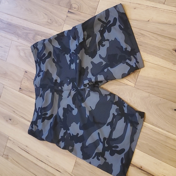 Redsand camo board shorts size XL - Picture 4 of 4